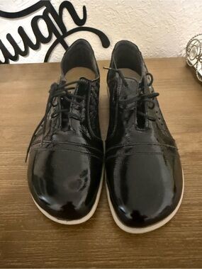 Black Patent Lace-Up Oxford Shoes